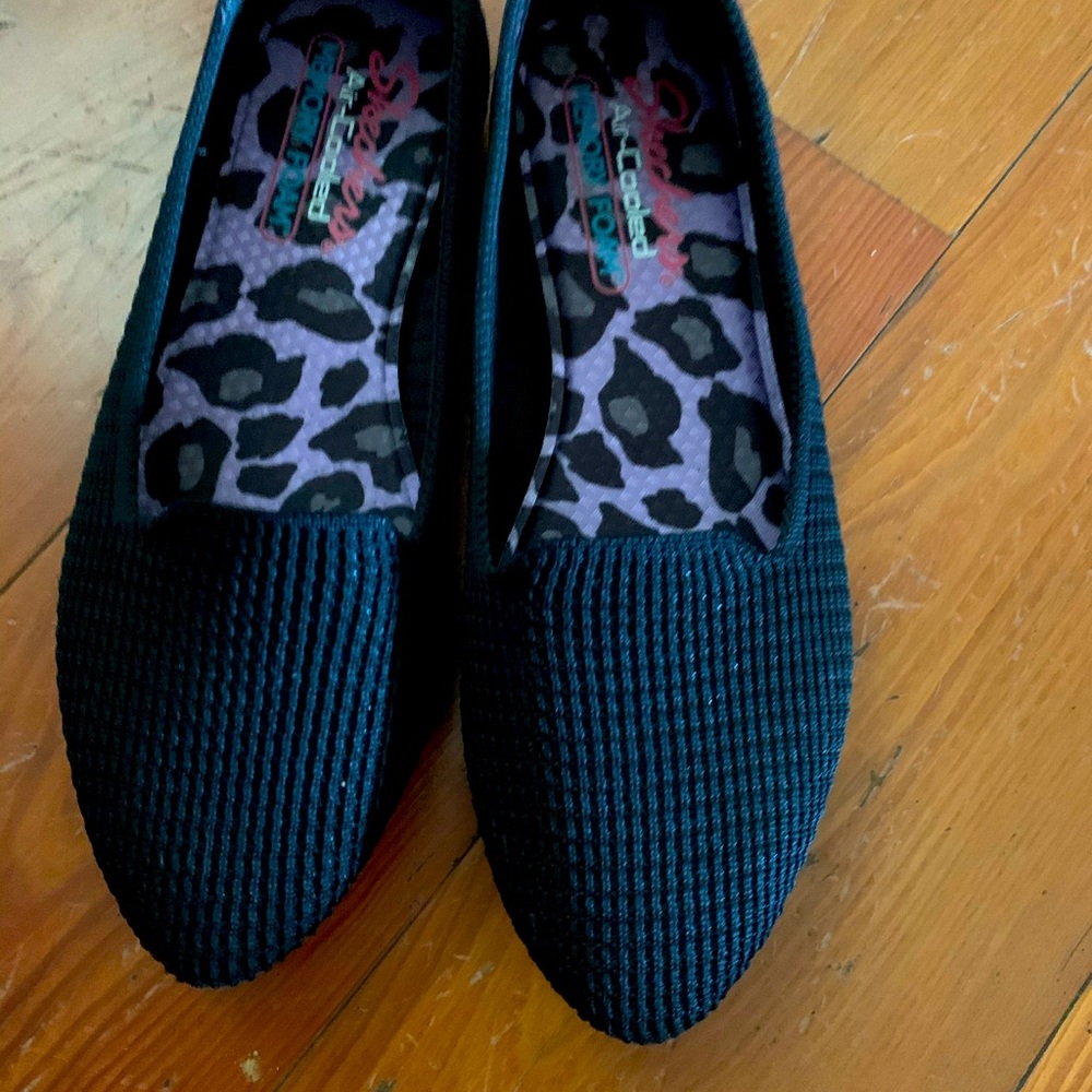 Sketchers size 8.5. Only worn twice!